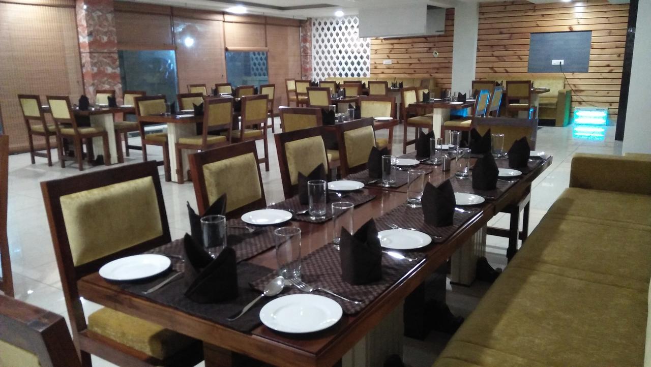 Hotel Neelam Moga Ludhiana Exterior foto