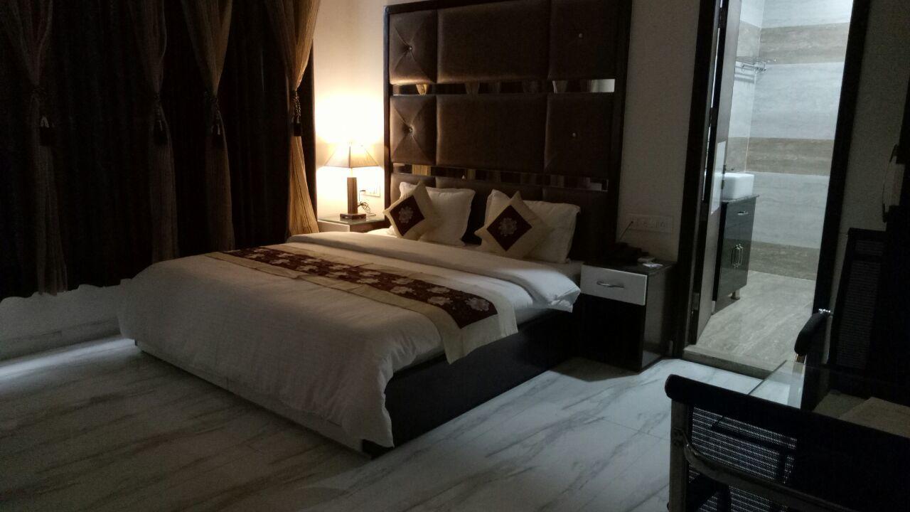 Hotel Neelam Moga Ludhiana Exterior foto